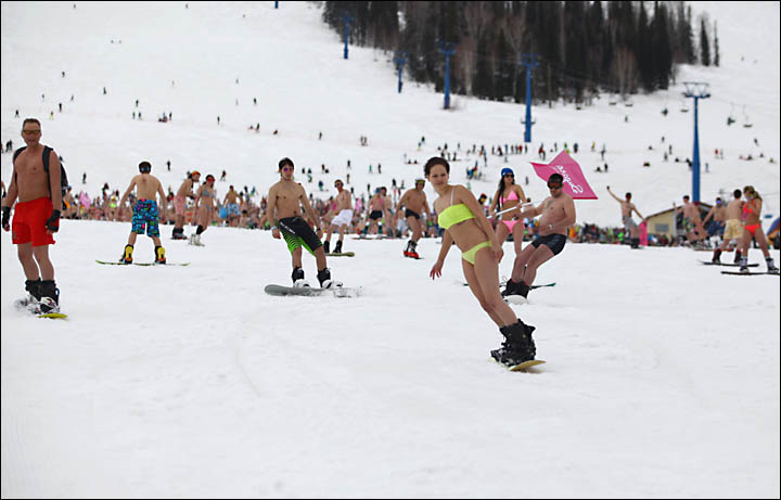 Guinness World Records Confirms That Siberians Achieved The Largest Ever Swimwear Parade On Skis 3997